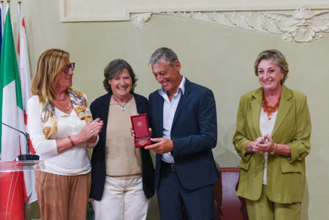 Gonfalone Argento Terre dell’Etruria Consiglio regionale 6 Gonfalone Argento Terre dell'Etruria Consiglio regionale Toscana