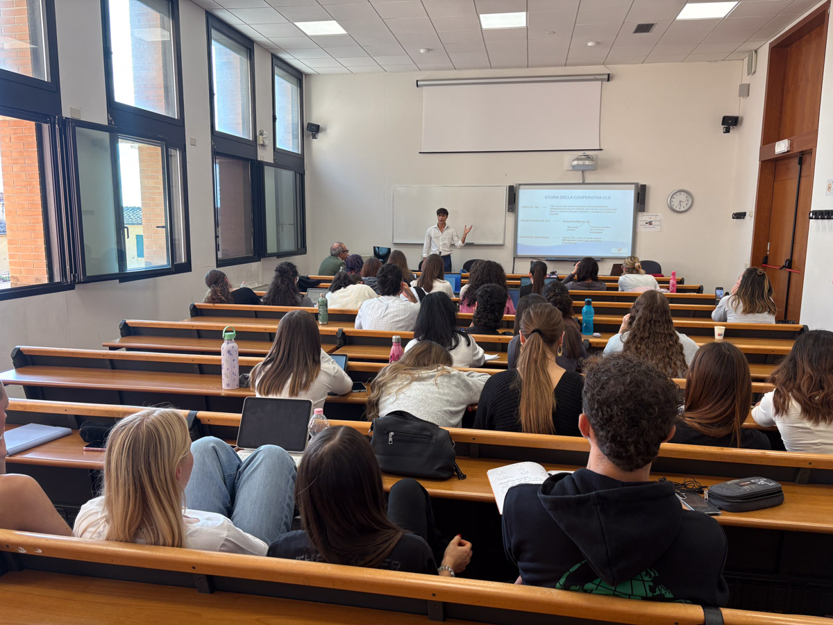 Unisi Economia cooperativa Scienze politiche CLS