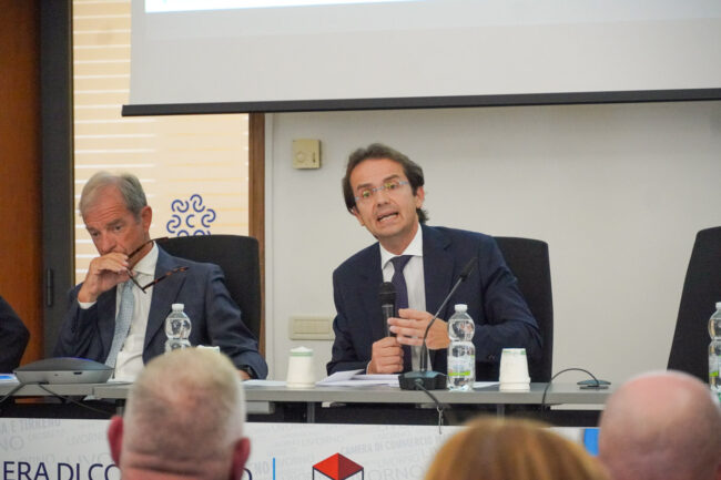 WEB – Enrico Sostegni durante il consiglio della Camera di Commercio Maremma Tirreno Enrico Sostegni durante il consiglio della Camera di Commercio Maremma Tirreno