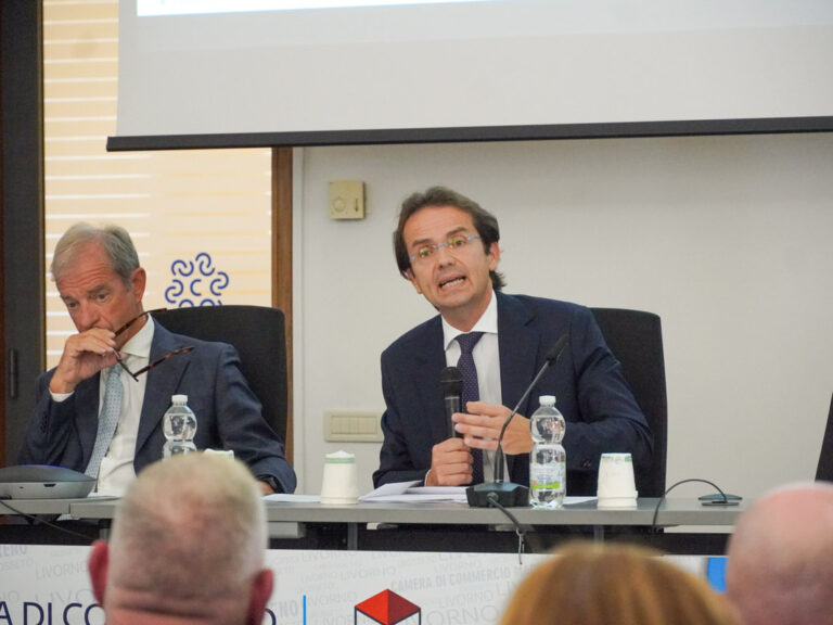 WEB – Enrico Sostegni durante il consiglio della Camera di Commercio Maremma Tirreno Enrico Sostegni durante il consiglio della Camera di Commercio Maremma Tirreno